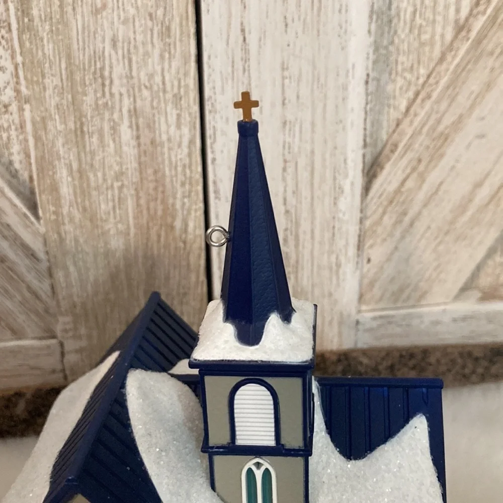 Hallmark Keepsake 2019 All Are Welcome Ornament